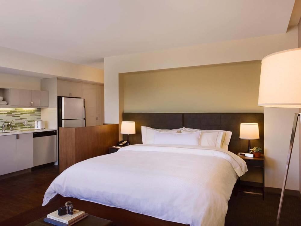 Hotel Element Calgary Airport Esterno foto